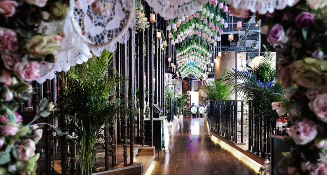 成(chéng)都(dōu)火鍋店裝修